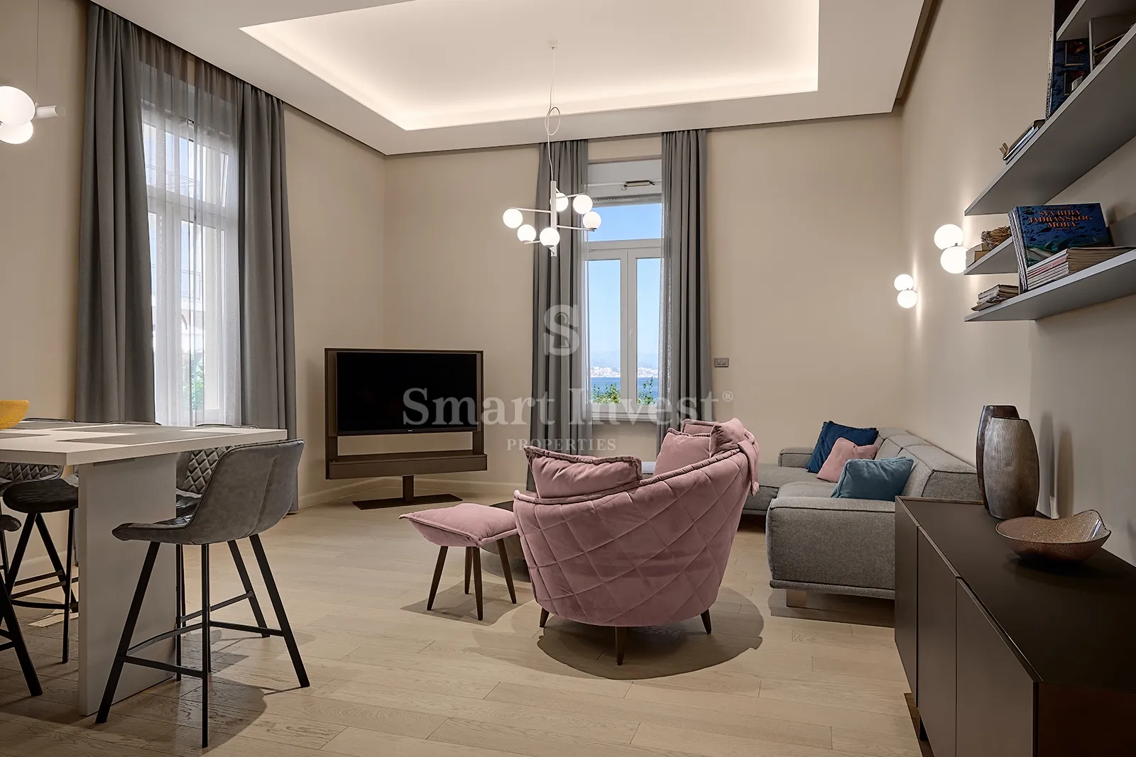 OPATIJA - CENTAR, luksuzan stan 2S+DB prvi red do mora