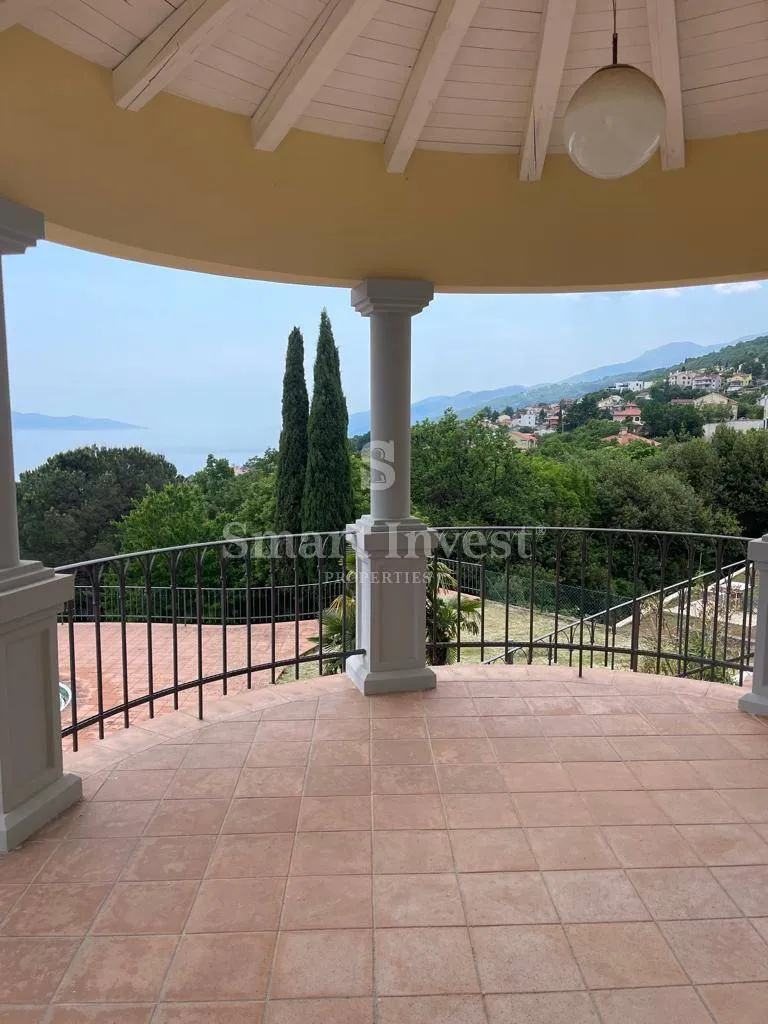 opatija, vila s bazenom i pogledom na more na velikoj okućnici - slika 16