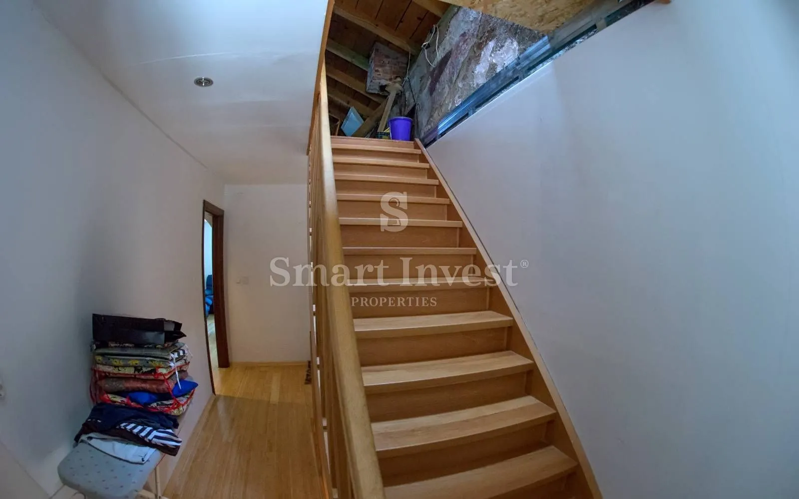 karlobag, kuća od 260 m2 s konobom! - slika 22