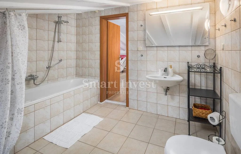 poreč, postrana kuća sa 3 apartmana i bazenom, 4 km od mora - slika 45