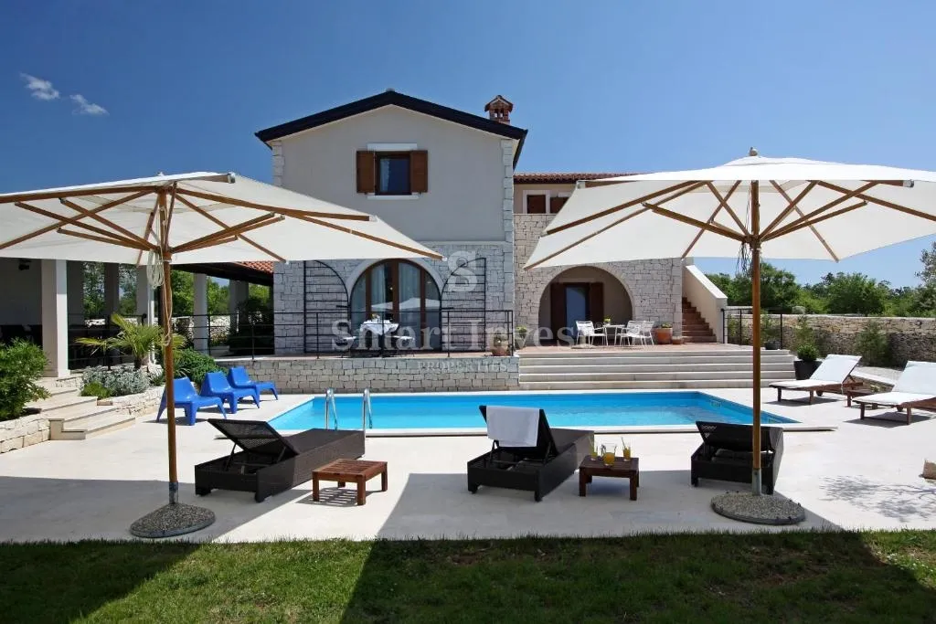Vodnjan, Luksuzna Vila S Bazenom I Velikom Okućnicom