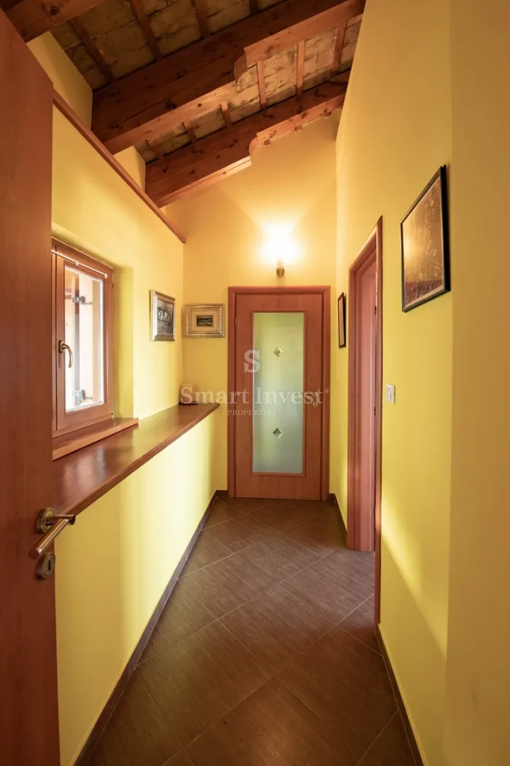 poljane, dvije prekrasne kamene kuće s pogledom na more - slika 21