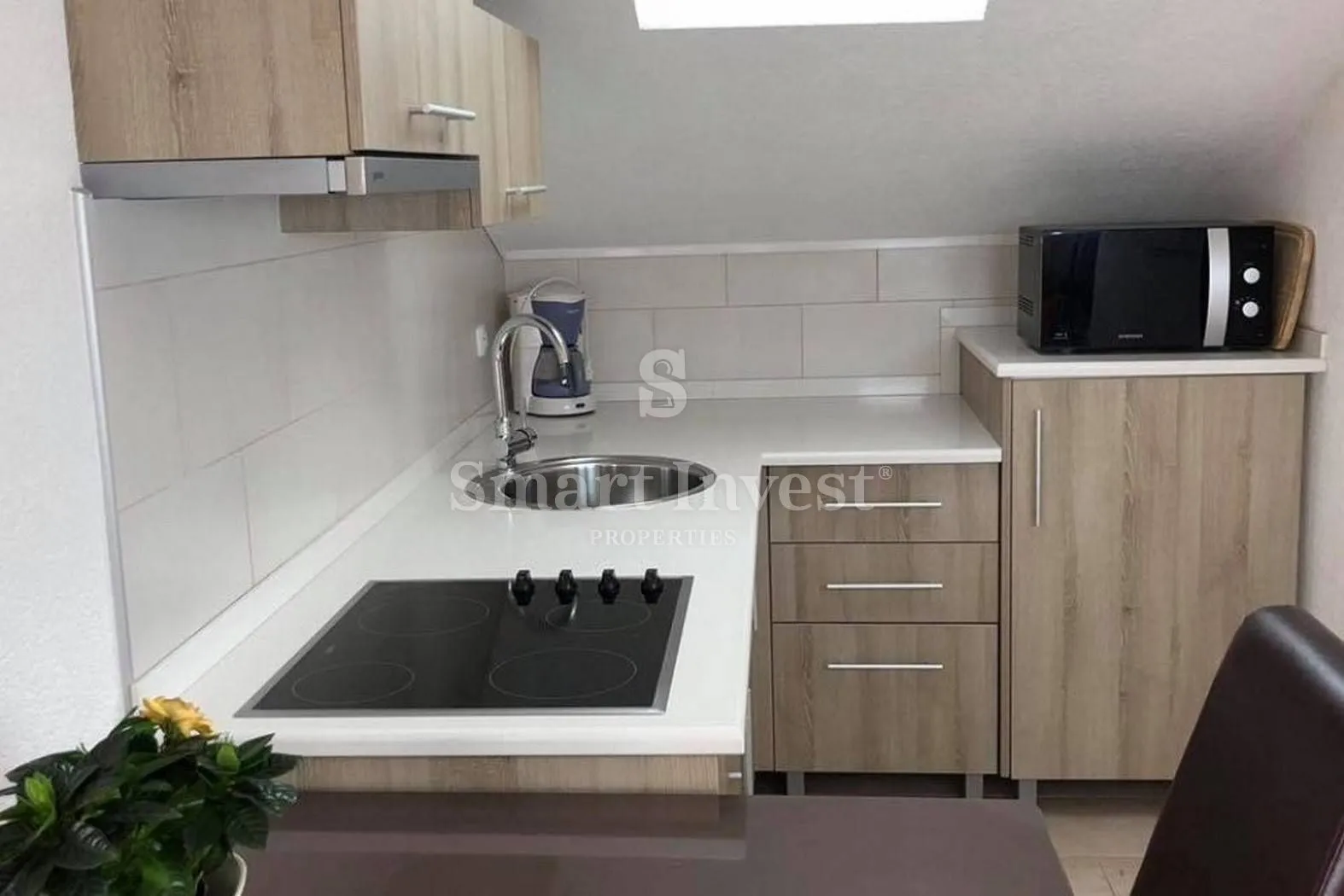 oprić, prekrasna apartmanska kuća 450 m2, s balkonima, terasama, pogledom na more i bazenom - slika 16