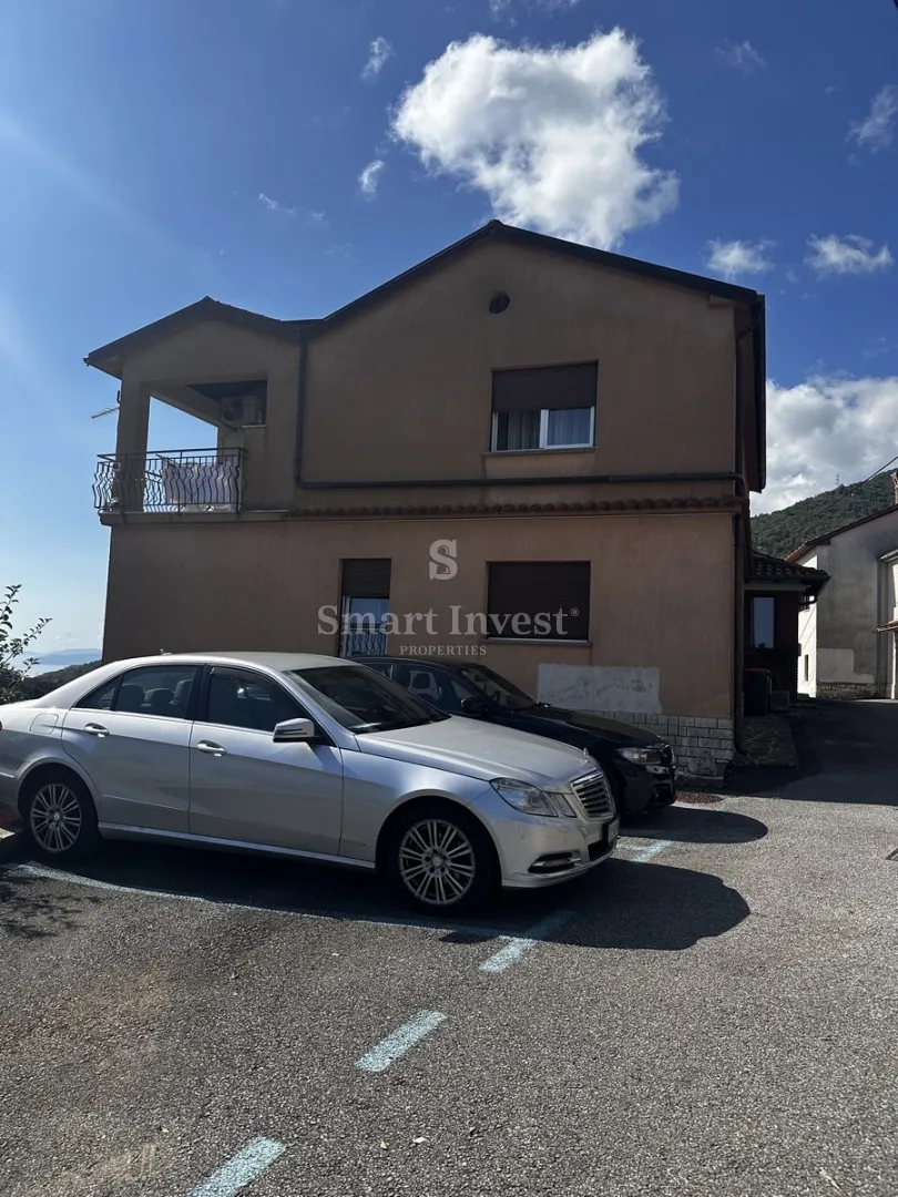 matulji - rukavac, samostojeća kuća s 3 stana i pogledom! - slika 13