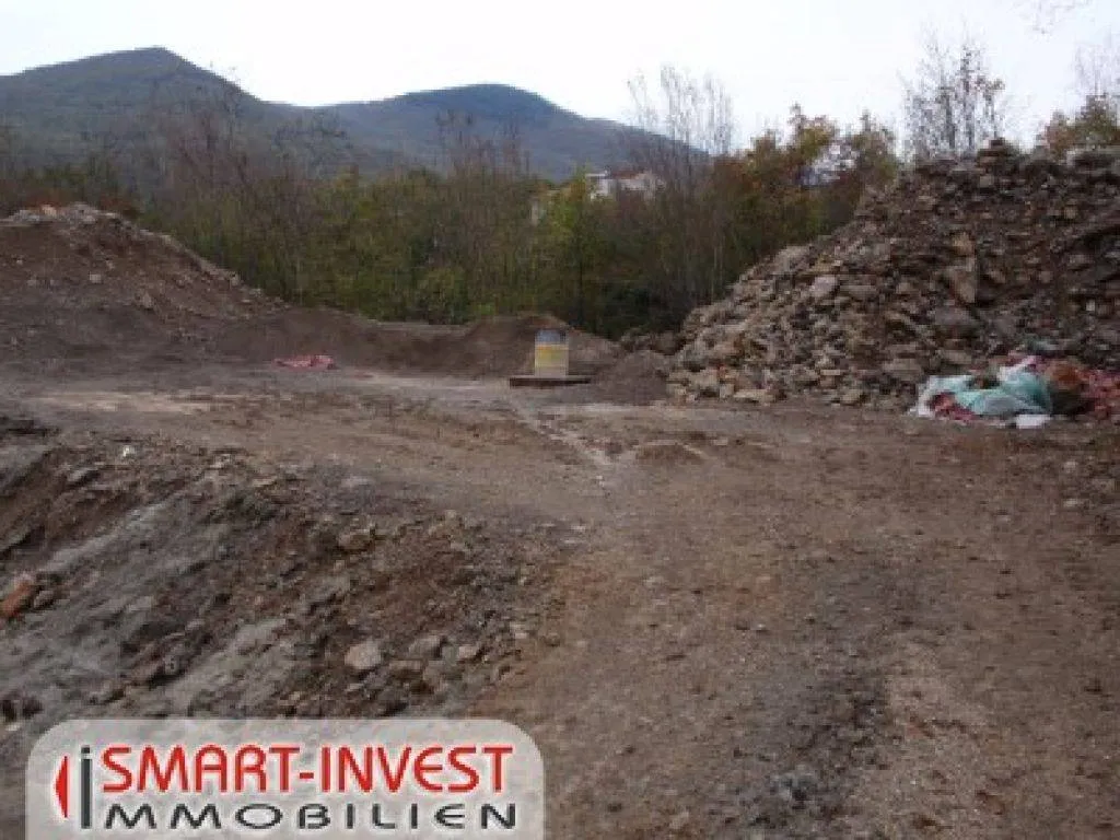 MATULJI, zemljište od 1.567 m2 s građevinskom dozvolom za halu