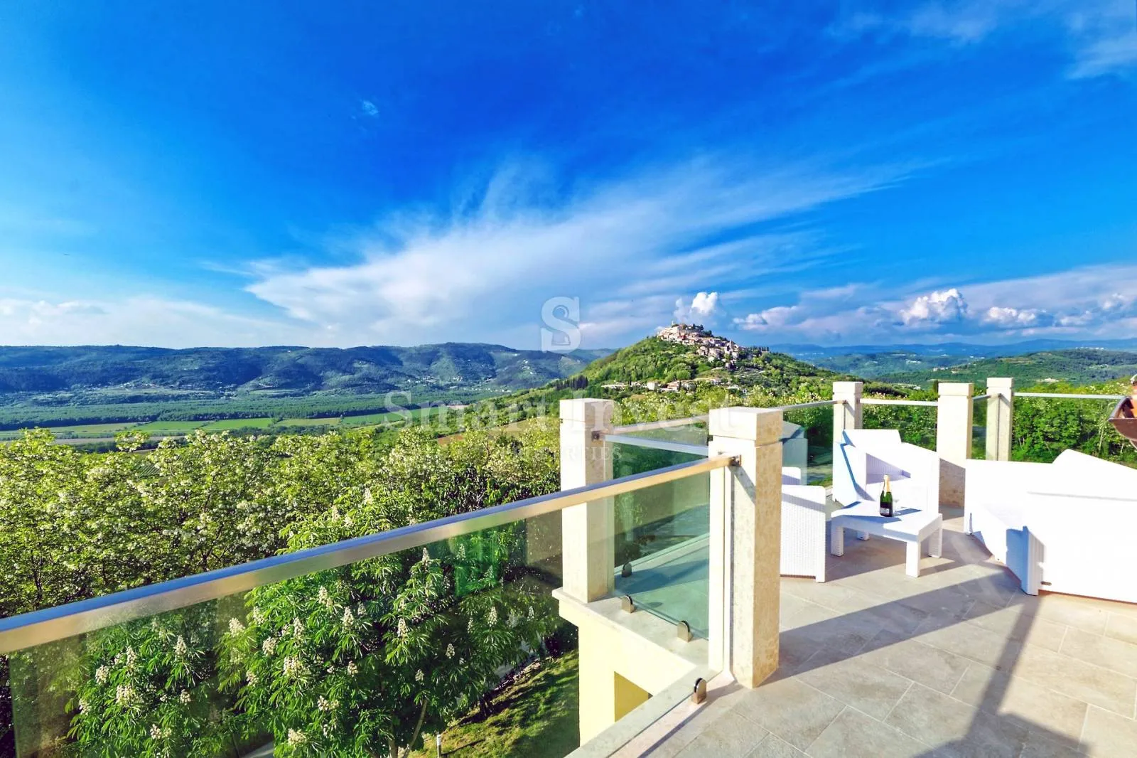 istra, vila s bazenom na osami, s pogledom na motovun, prodaja - slika 34