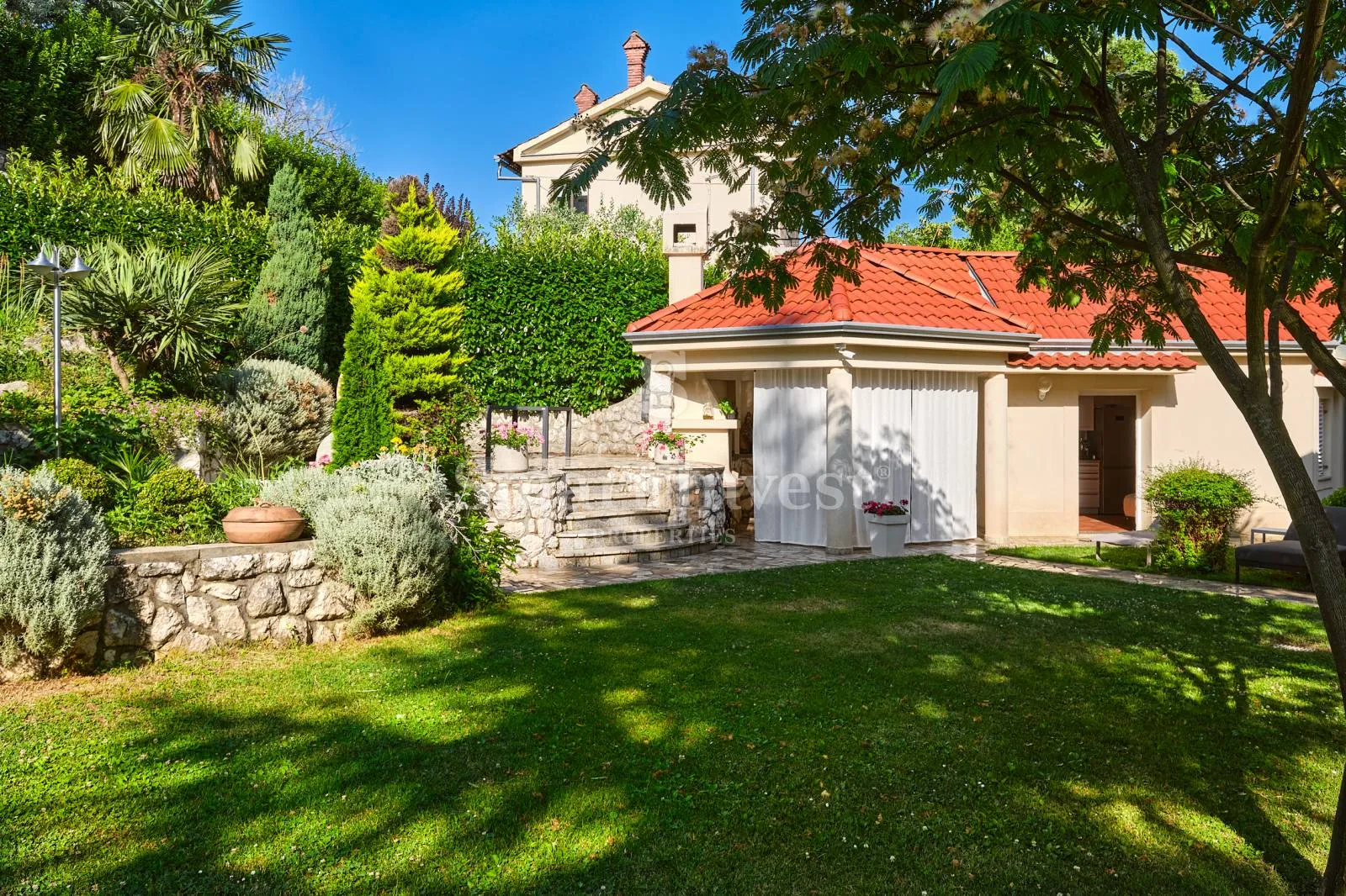 opatija, vila s pogledom na more i velikom okućnicom - slika 14