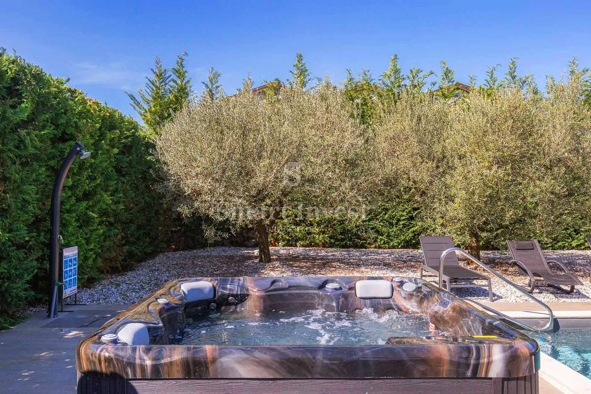 poreč, vila s bazenom, wellnessom i pogledom na more - slika 8