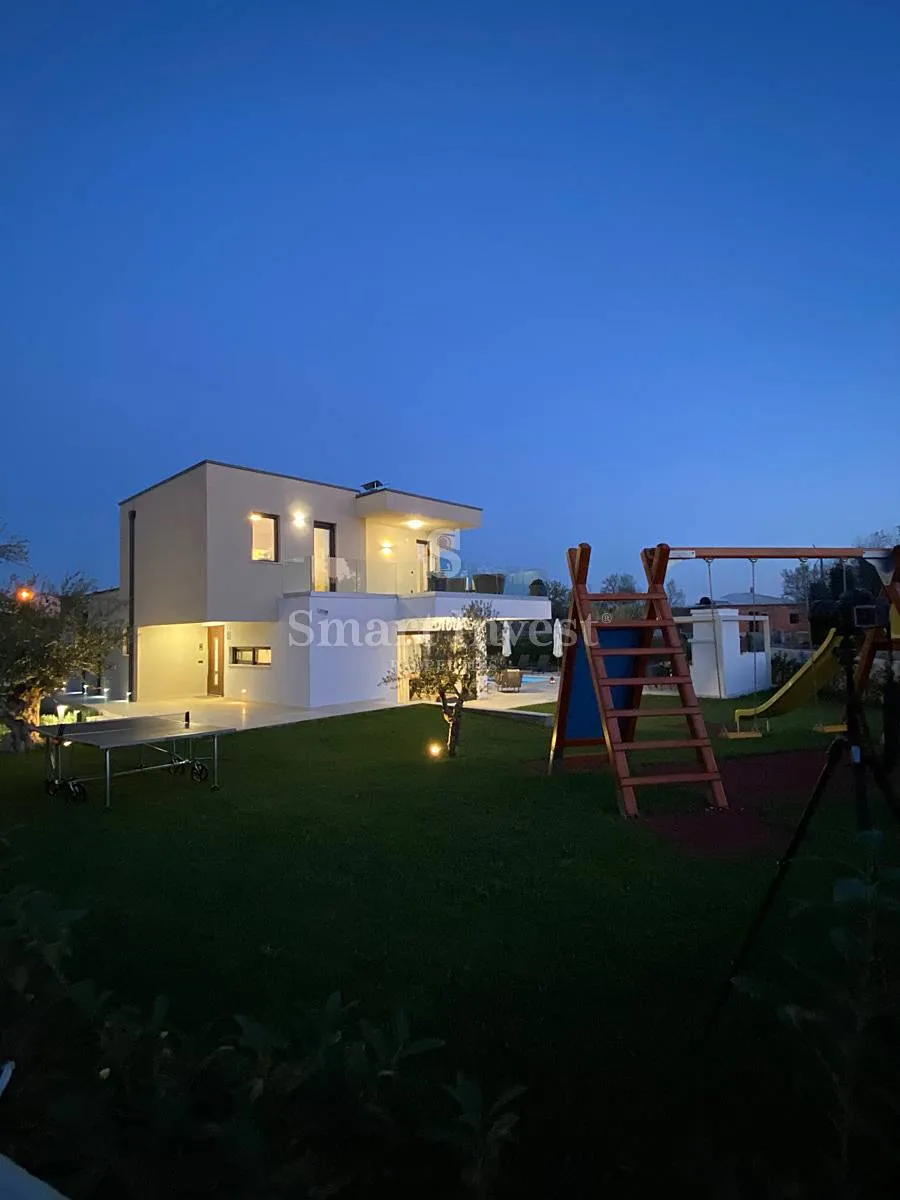 poreč okolica, moderna vila s grijanim bazenom i prostranom okućnicom - slika 28