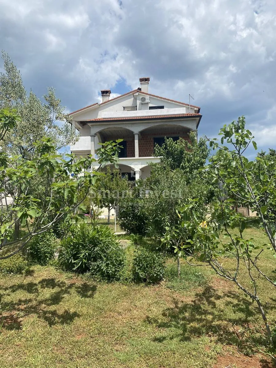 ROVINJ 7 KM, pola kuće od 460 m2 - Rovinjsko Selo, Rovinj