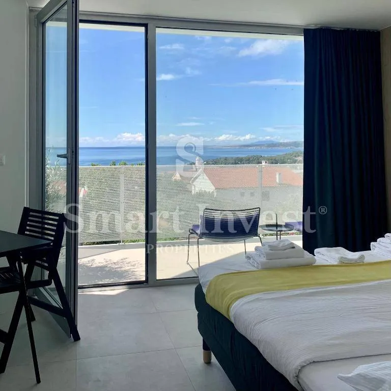krk, moderna villa s dva stana i 2 bazena 500 m od mora - slika 23