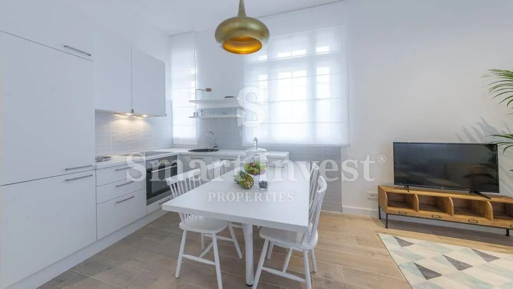 opatija - centar, etaža s 5 apartmana, 150 m od mora - slika 17