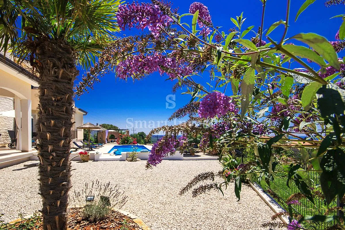 poreč, raskošna vila s bazenom i pogledom na more - slika 6
