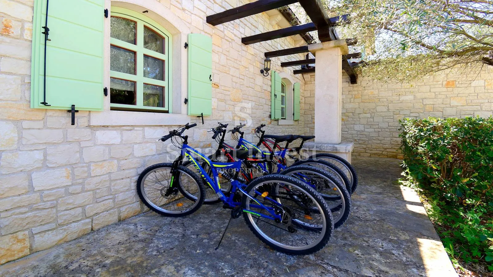 poreč, raskošna kamena vila s bazenom, konobom i saunom - slika 45