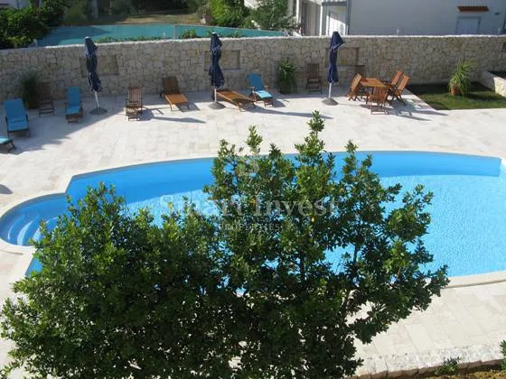 rab, apartmanska kuća sa bazenom i pogledom na more - slika 5