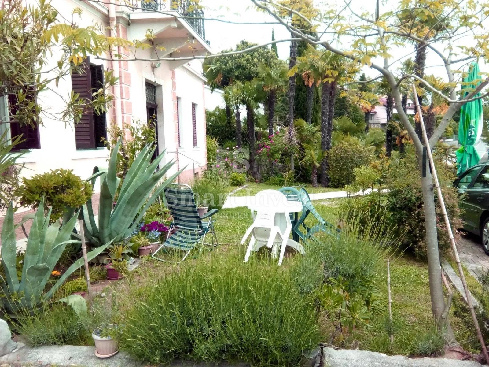 OPATIJA, stan od 48 m2 u vili, parking, okućnica, 40 m od mora!