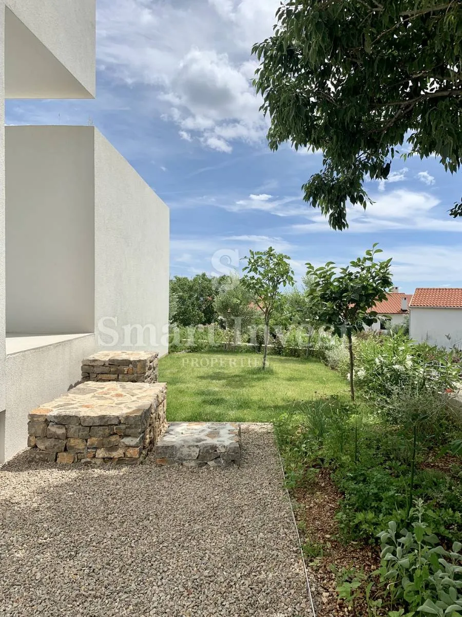krk, moderna villa s dva stana i 2 bazena 500 m od mora - slika 28