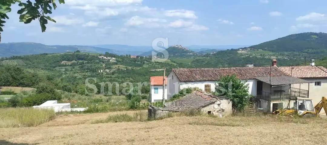 MOTOVUN, zemljište i kuća s pogledom na Motovun