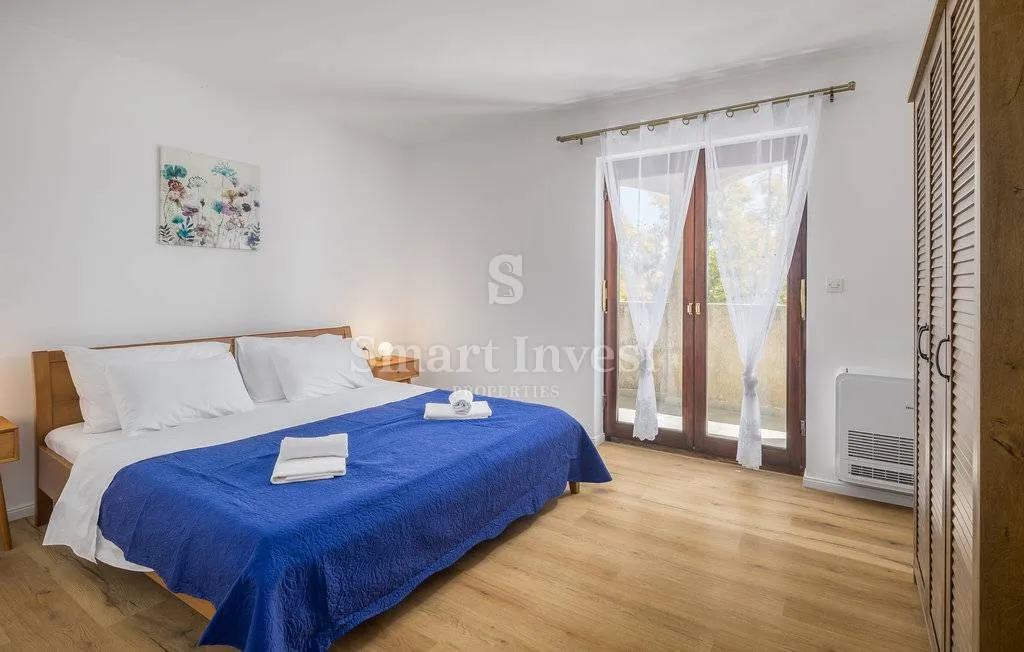 poreč, postrana kuća sa 3 apartmana i bazenom, 4 km od mora - slika 29