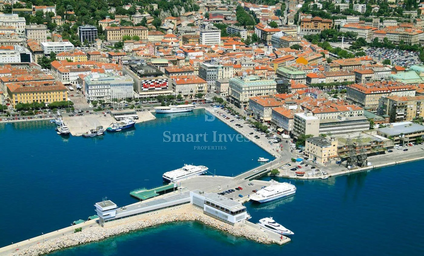 RIJEKA, stan na Rivi 141 m2, 1.red do mora!