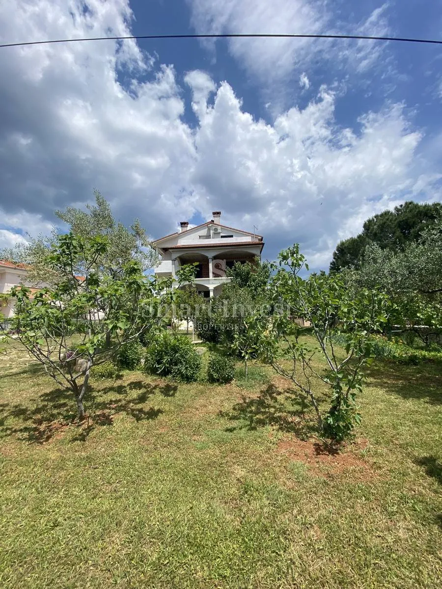 rovinj 7 km, pola kuće od 460 m2 - slika 36