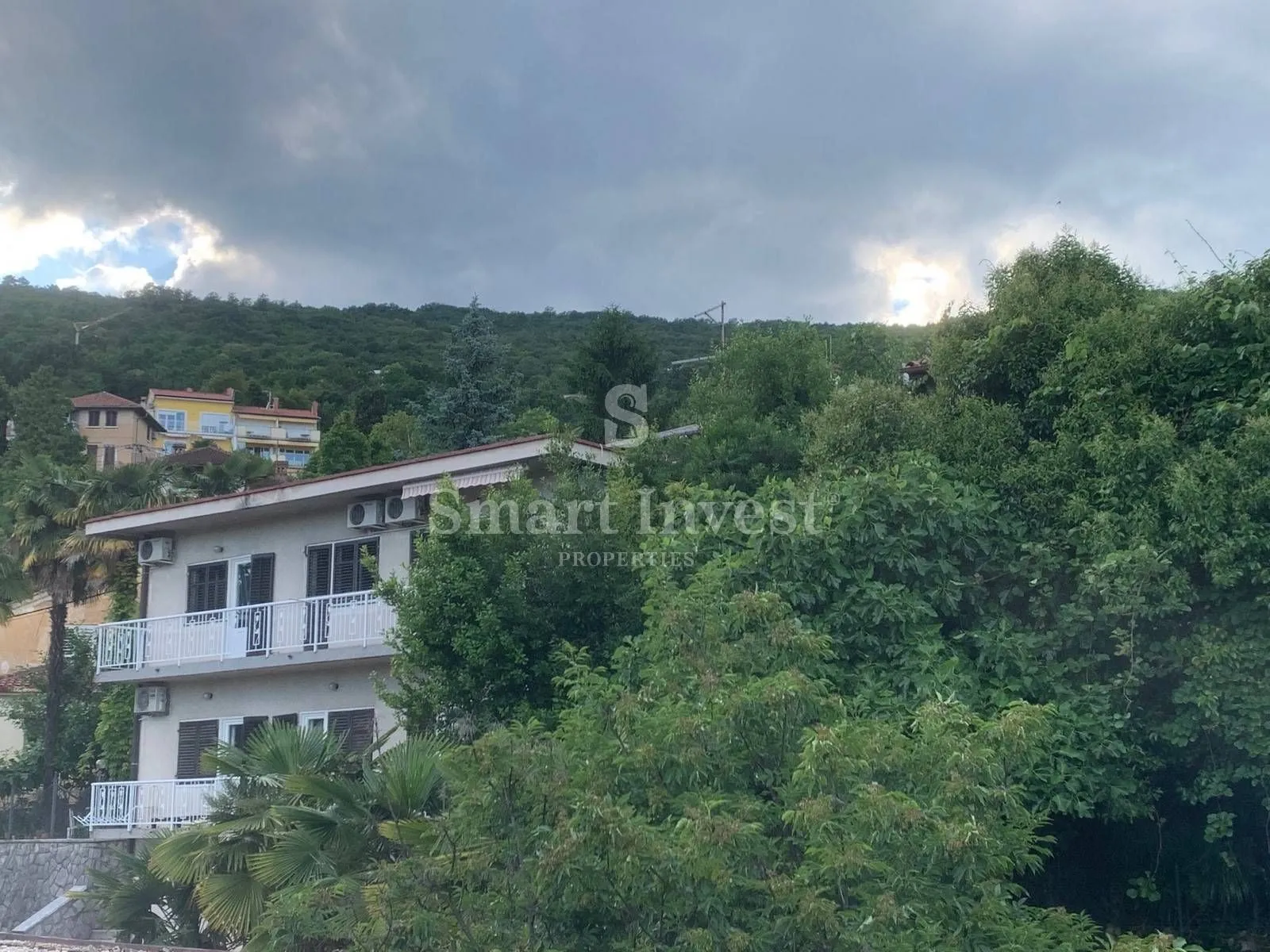 OPATIJA, kuća od 300 m2 s pogledom na more u blizini centra