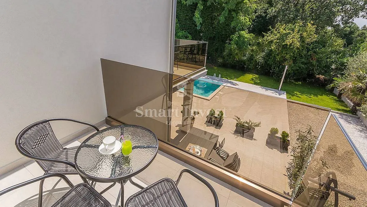 poreč, prekrasna vila s bazenom, 300 m do mora! - slika 28