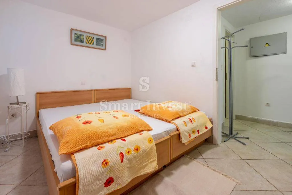 dramalj, kuća sa 5 apartmana i 2 garaže blizu mora - slika 24