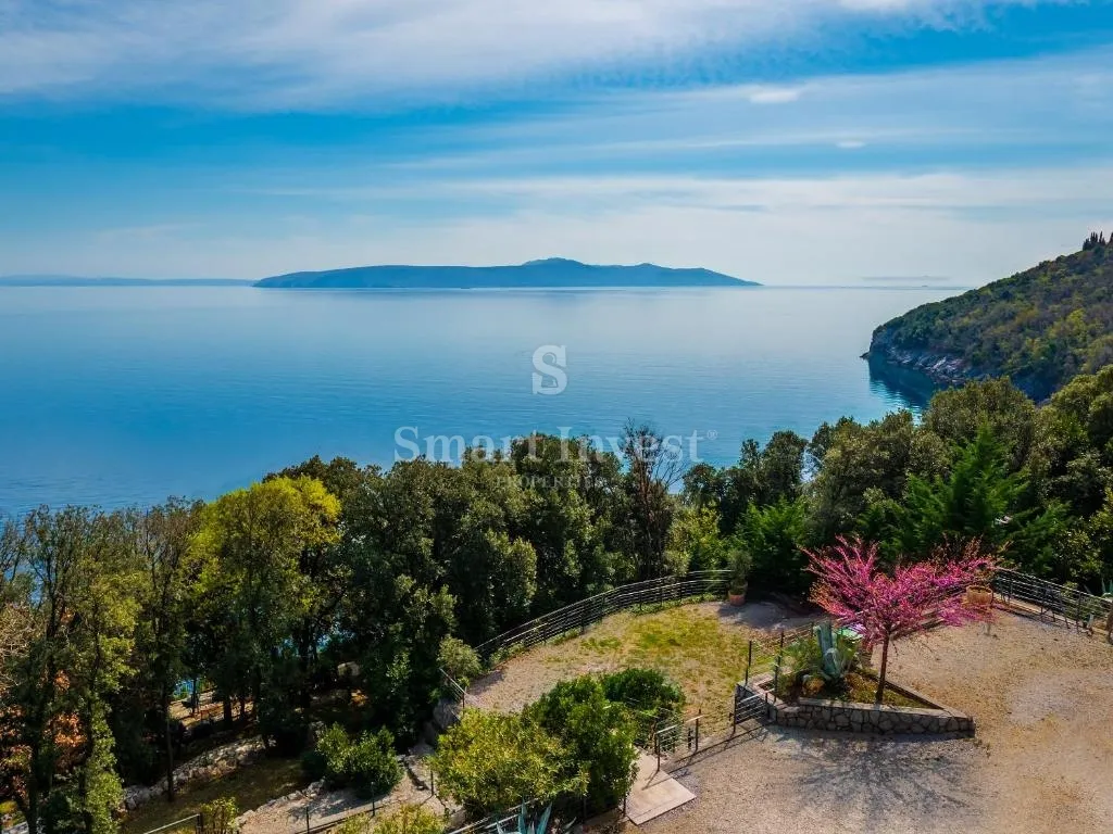 mošćenička draga, vila uz more s 6 apartmana i velikom okućnicom - slika 9