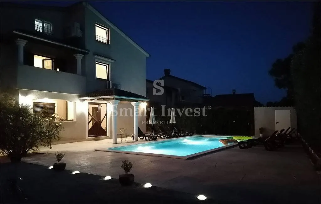 poreč, postrana kuća sa 3 apartmana i bazenom, 4 km od mora - slika 47