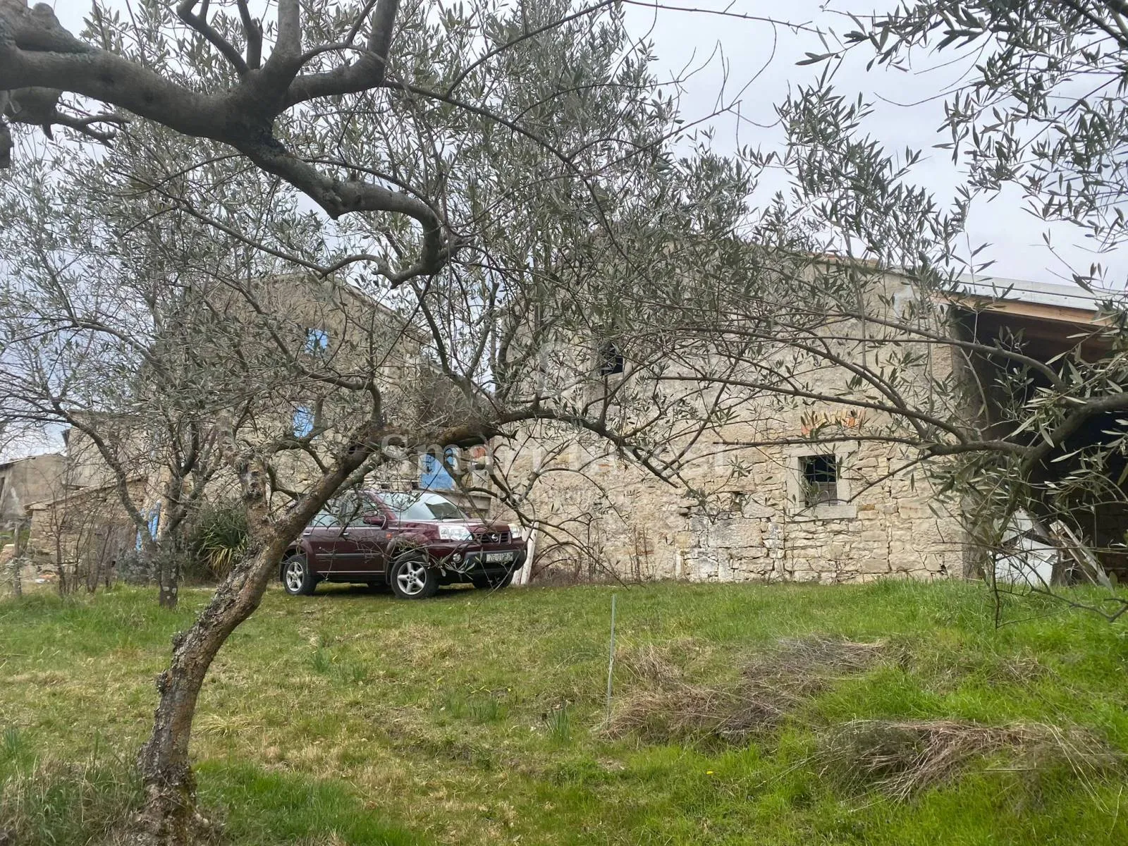 istra - cerovlje, dvojna štala za obnovu sa zemljištem - slika 10