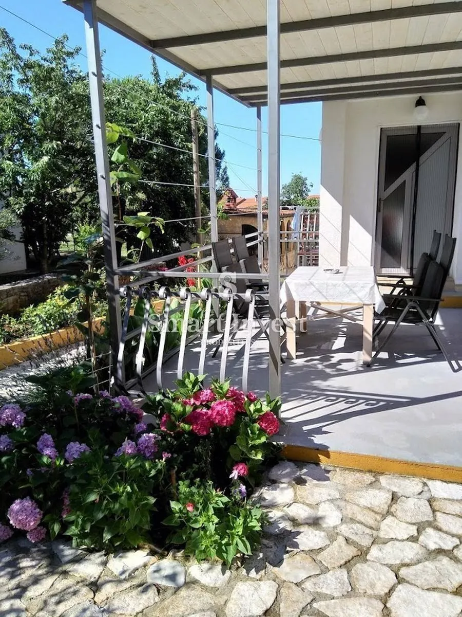 rovinj 7 km, pola kuće od 460 m2 - slika 6