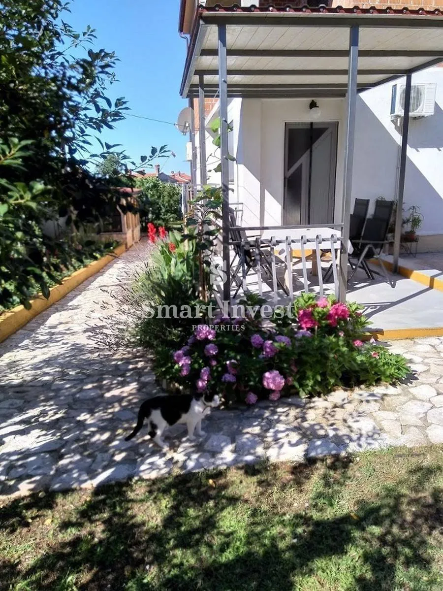 rovinj 7 km, pola kuće od 460 m2 - slika 8