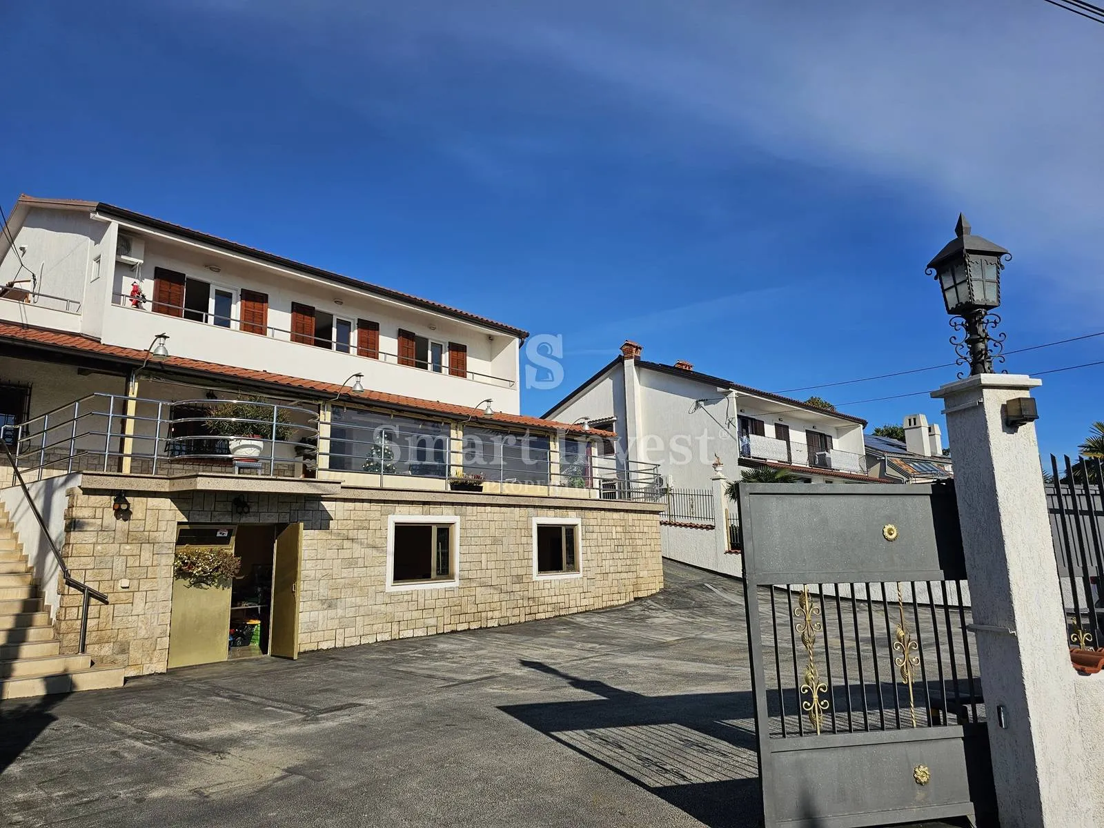 POBRI - OPATIJA, kuća na 3 etaže s parkingom, vrtom i pogledom na more - Pobri, Opatija