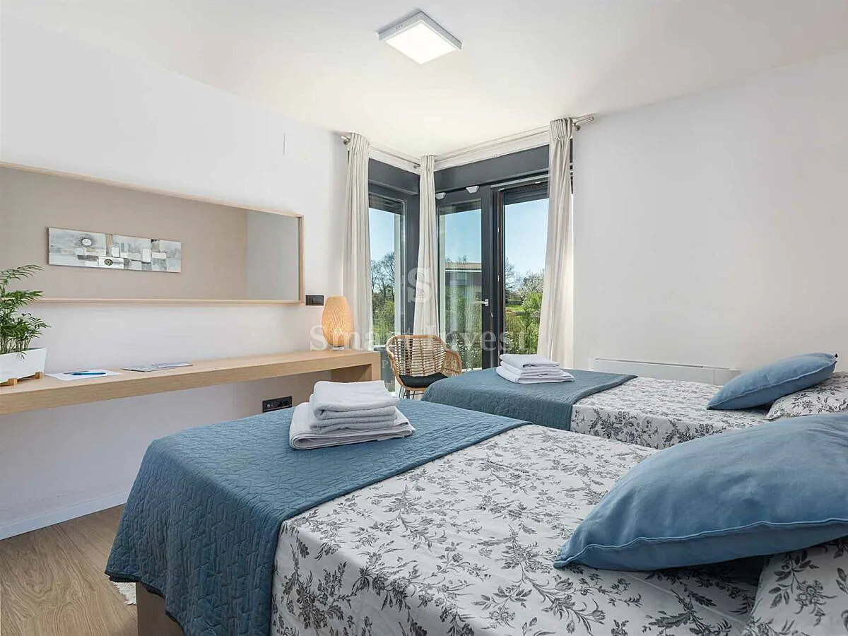poreč okolica, moderna vila s grijanim bazenom i prostranom okućnicom - slika 23
