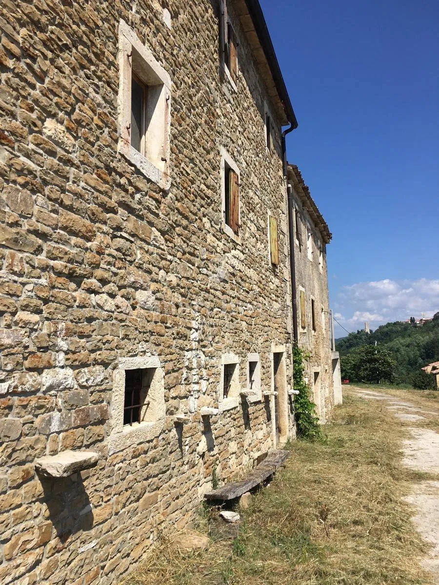 buje - momjan, starina sa zemljištem površine 16.691 m2 - slika 6