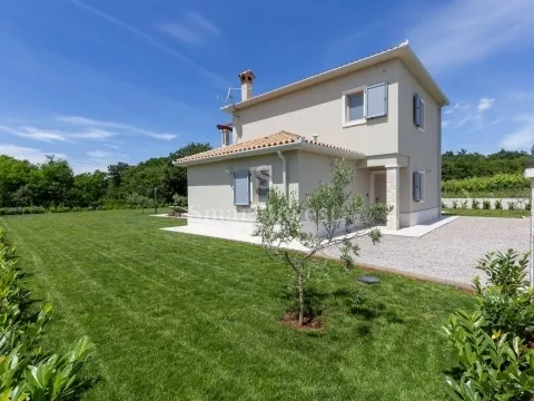 ISTRA, novogradnja s bazenom, 170 m2, na 15 minuta od mora - Rabac, Labin
