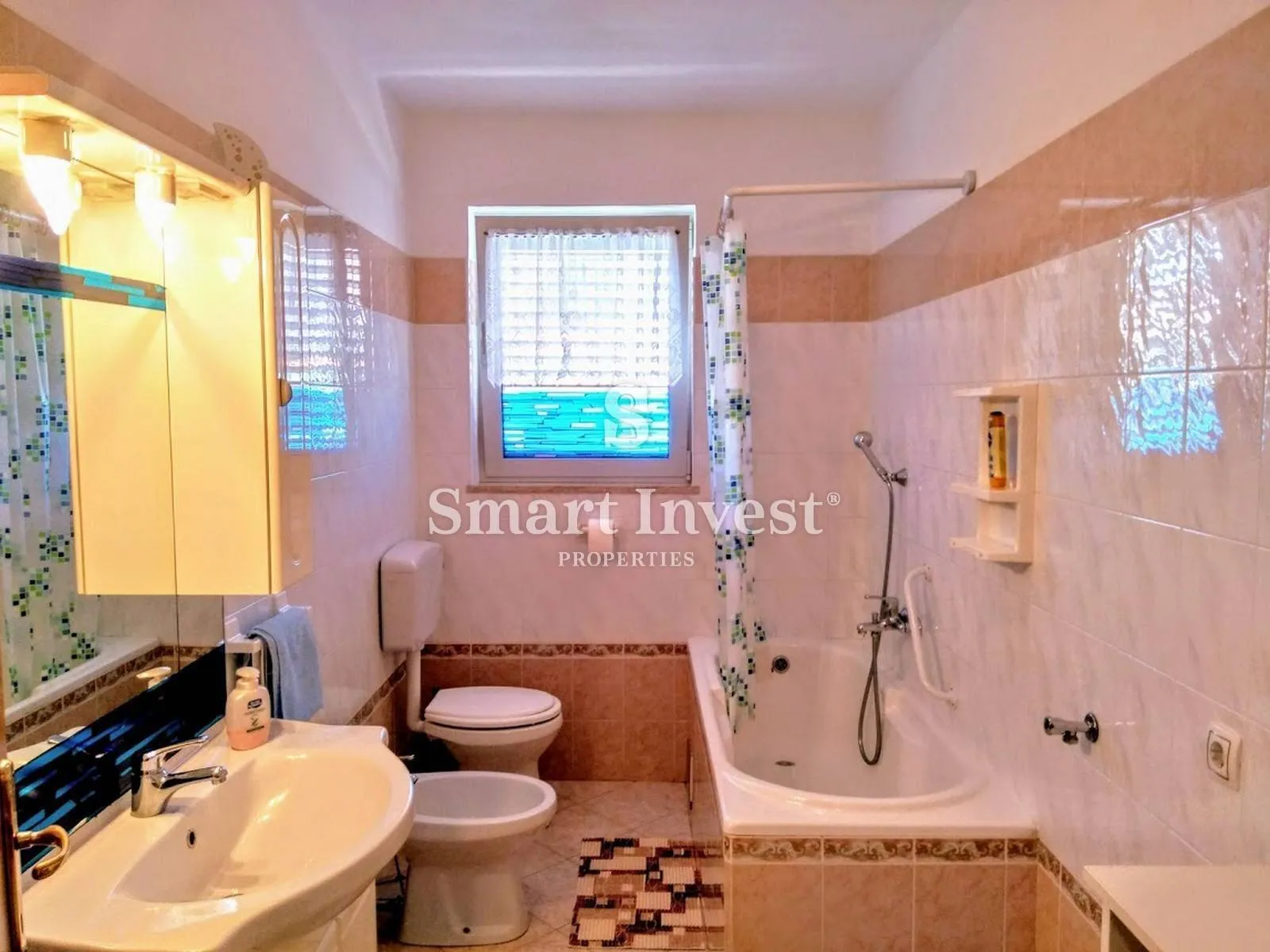 rovinj 7 km, pola kuće od 460 m2 - slika 16