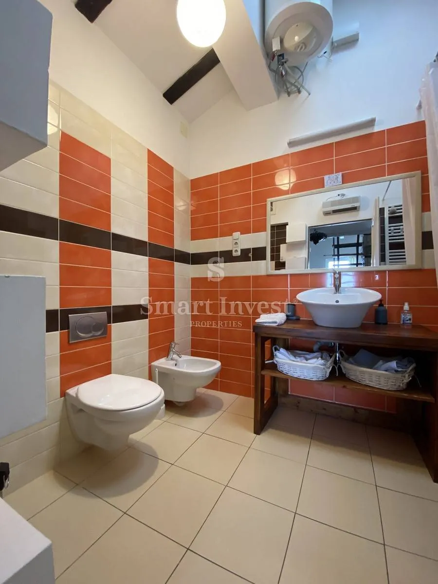 rovinj 7 km, pola kuće od 460 m2 - slika 30