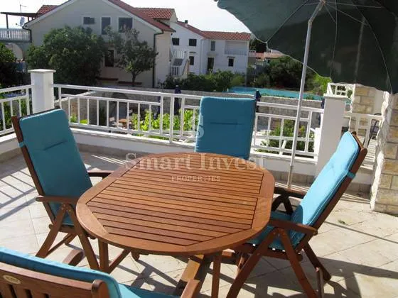 rab, apartmanska kuća sa bazenom i pogledom na more - slika 8