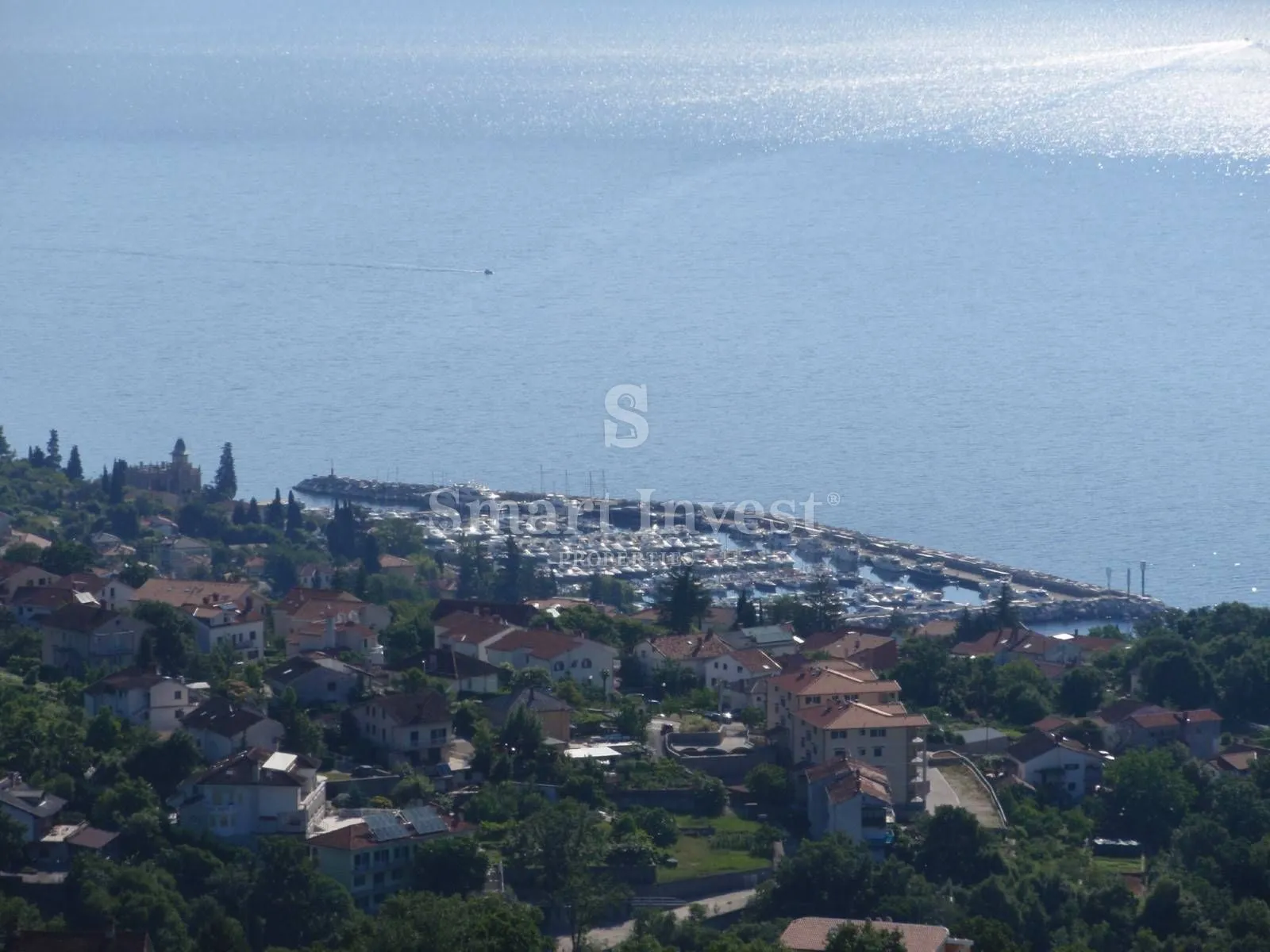 LOVRAN, građevinsko zemljište od 1.177 m2 s prekrasnim pogledom na more