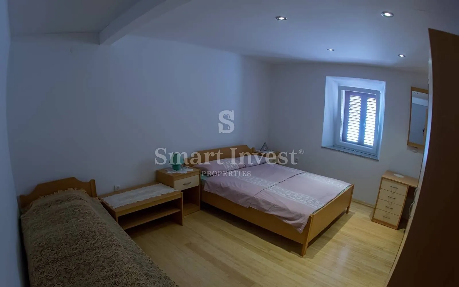 karlobag, kuća od 260 m2 s konobom! - slika 20
