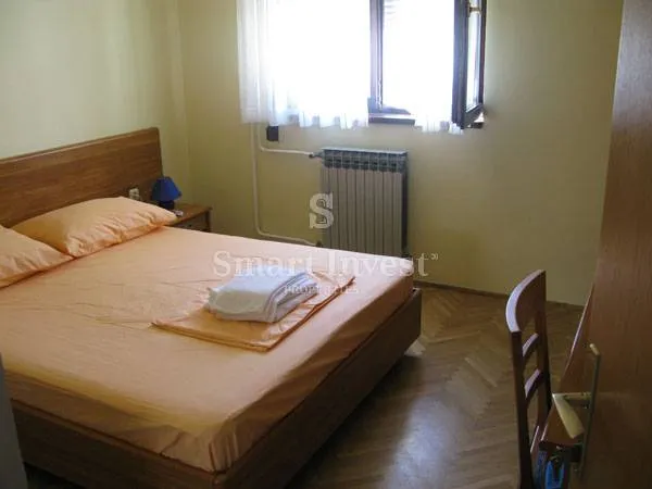 rab, apartmanska kuća sa bazenom i pogledom na more - slika 18