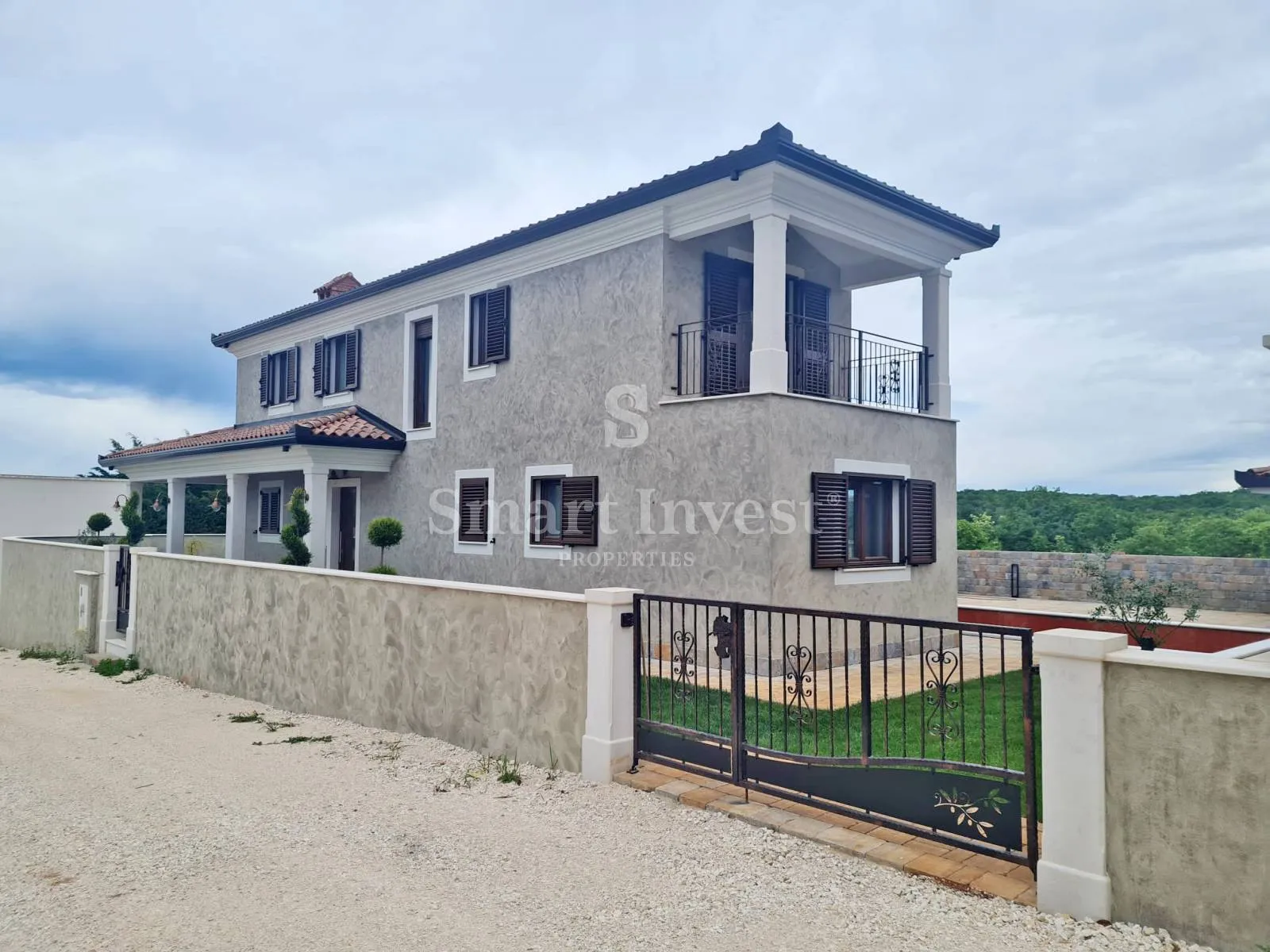 BUJE - KAŠTEL, nova vila s bazenom u blizini slovenske granice