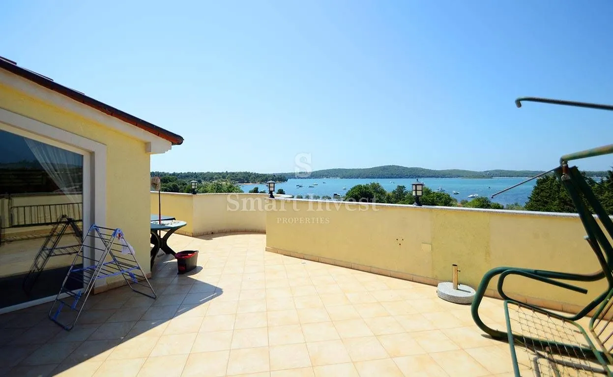 ISTRA - MEDULIN, apartmanska kuća s bazenom i pogledom na more - 400 m do mora!
