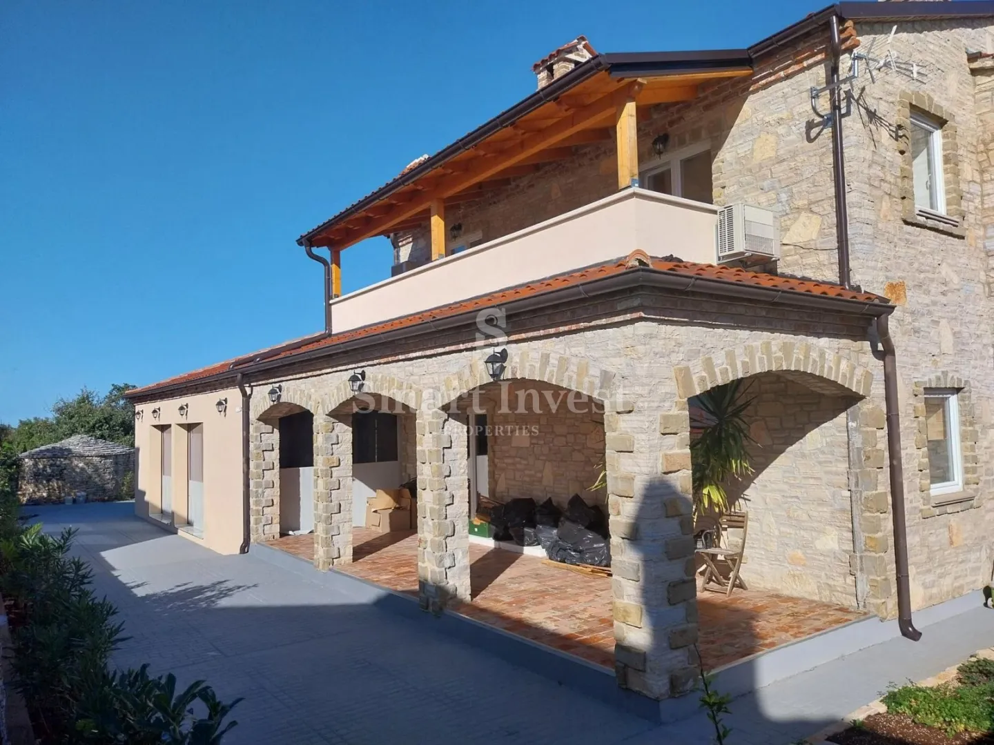 svetvinčenat, poslovno - stambena kamena vila - slika 27