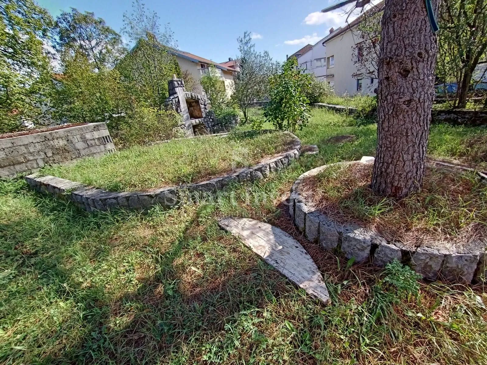 REŠETARI, građevinsko zemljište od 4817 m2 sa započetom gradnjom, prilika za investiciju - Kastav