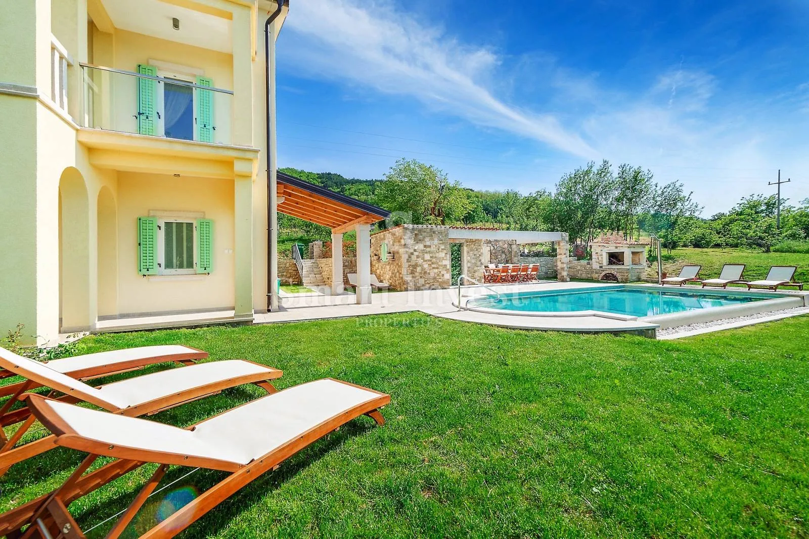 istra, vila s bazenom na osami, s pogledom na motovun, prodaja - slika 14