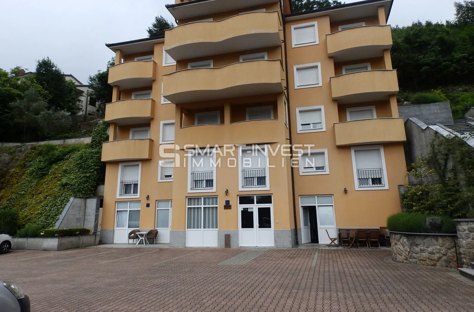 OPATIJA, prodaje se vila sa 15 apartmana, 500 m od mora!