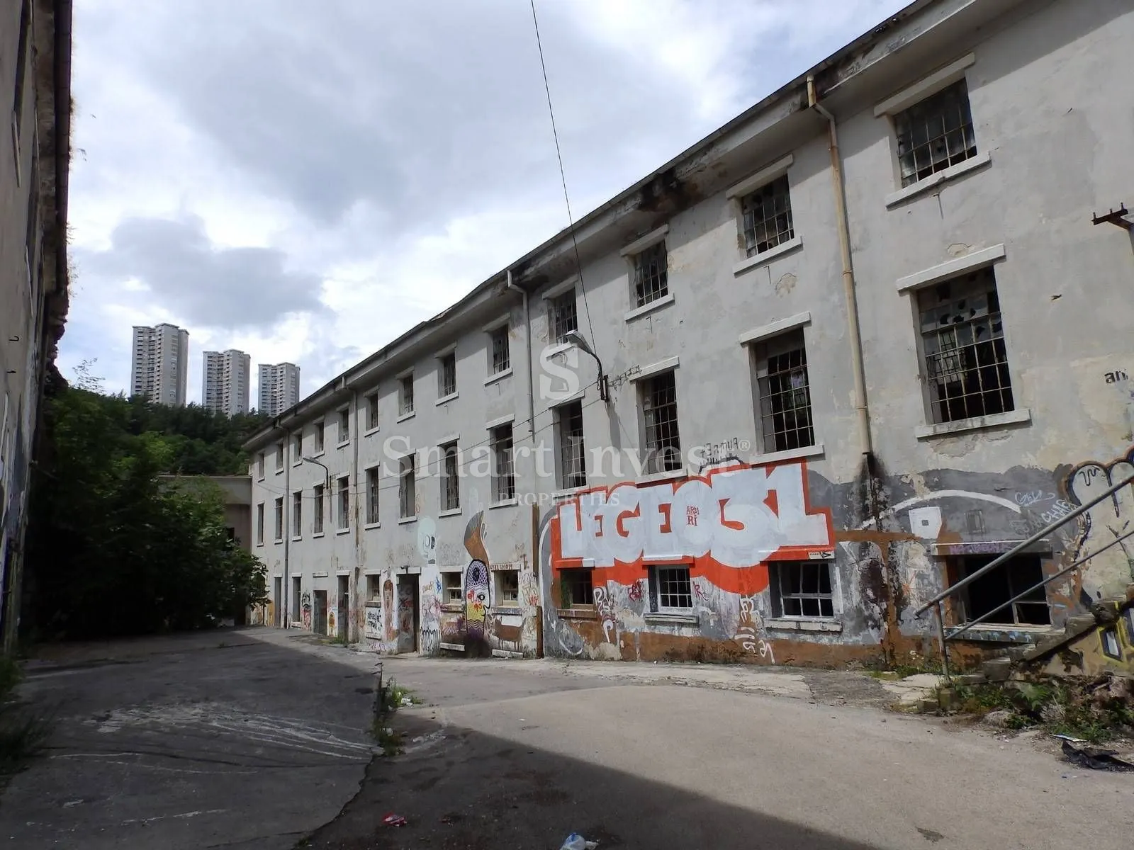 RIJEKA - CENTAR, prodaje se hala od 10.000 m2